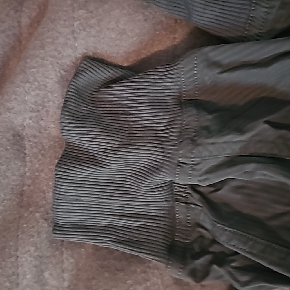 lululemon pants with elastic at the leg. Size 0 - Picture 2 of 4